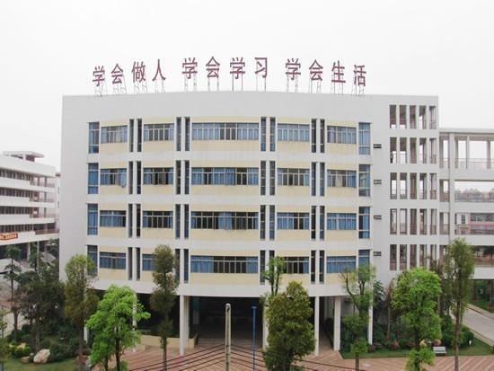 石排附属小学，培育未来的摇篮之地