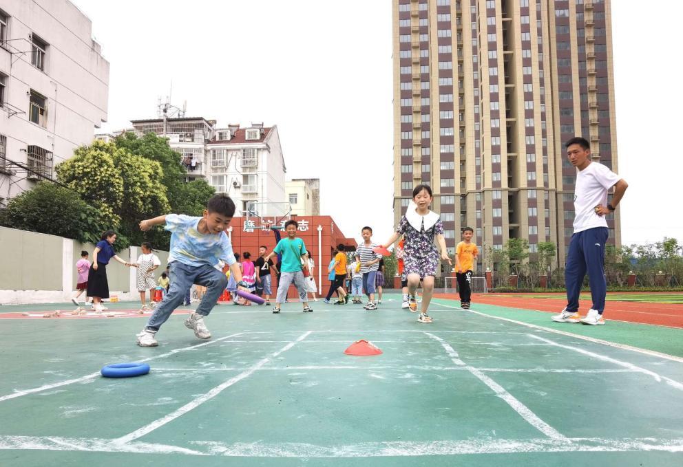 学院附属小学课堂，探索未来教育之路