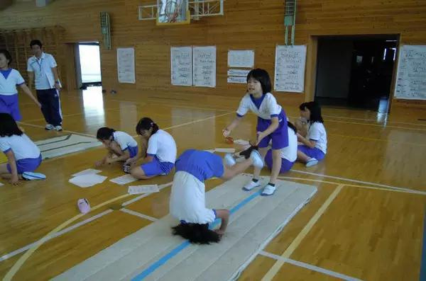 小学体育课如何塑造学生的自律与毅力？