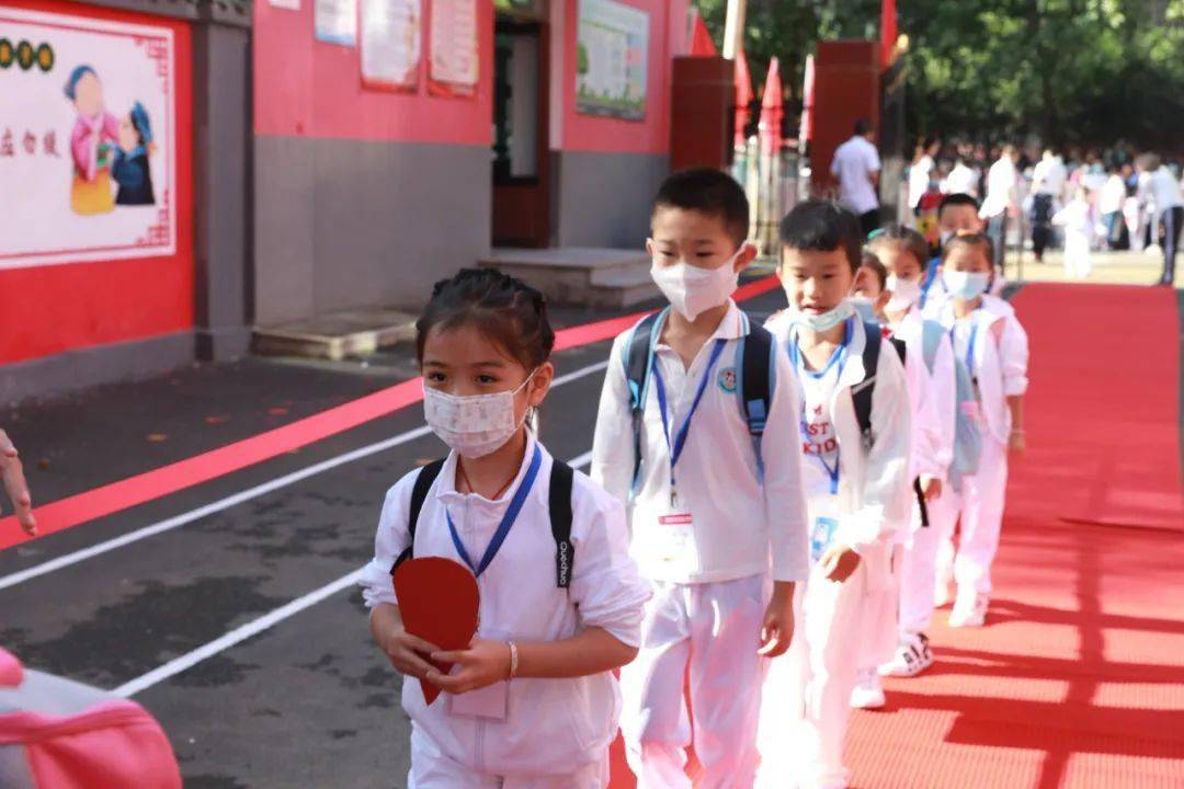 师院附属小学新学期启航，知识之门，未来花朵的绽放