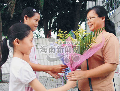 附属小学旁的花店，绽放的温馨与祝福