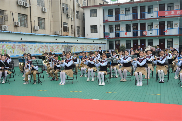 迎新街附属小学，培育未来的温馨摇篮天地