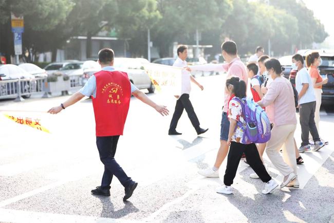 附属小学参与城管执勤，培养社会责任感实践纪实