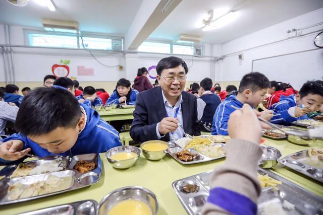 山师附属小学食堂，品味校园美食，感受人文关怀