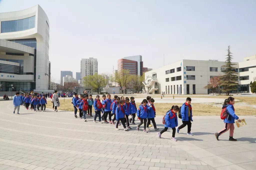 昌平北大附属小学，育人为本，科技领航教育之路