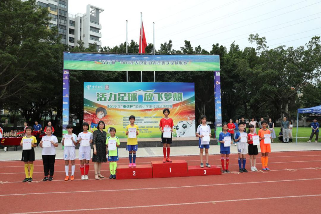 附属小学冠亚校区，树立教育新标杆