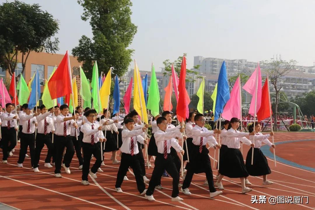 区附属小学与市附属小学，城乡间教育之光的绽放