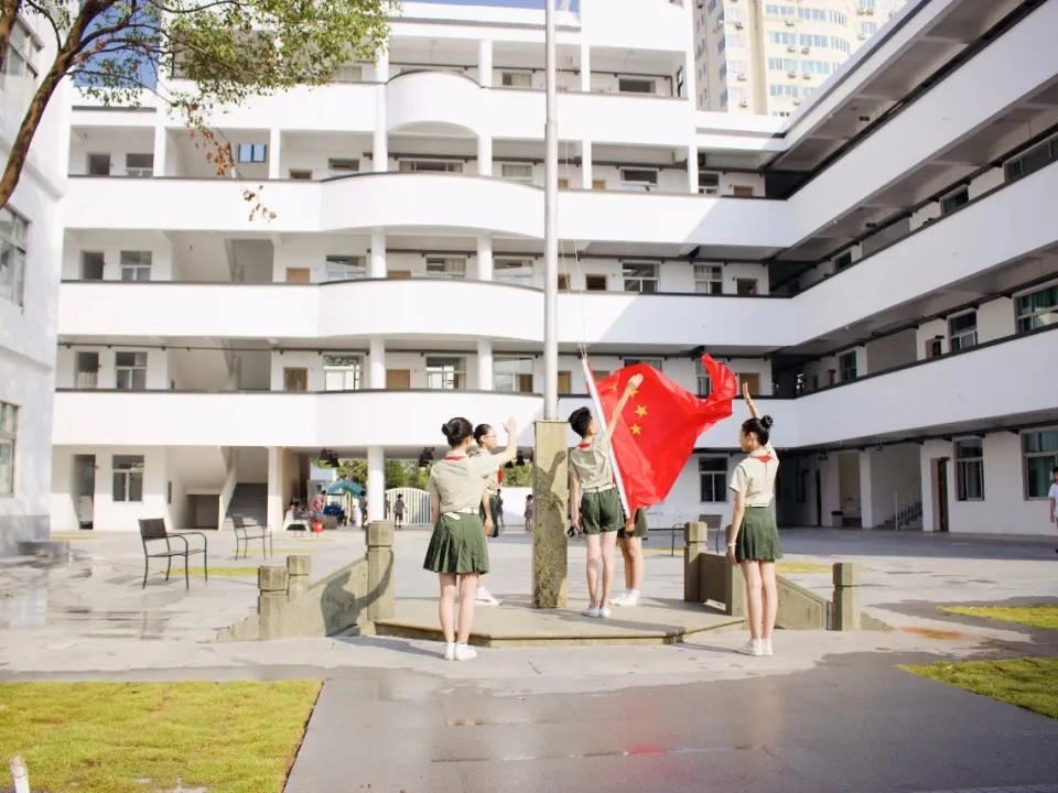 温岭师范附属小学宿舍，环境与生活的和谐融合