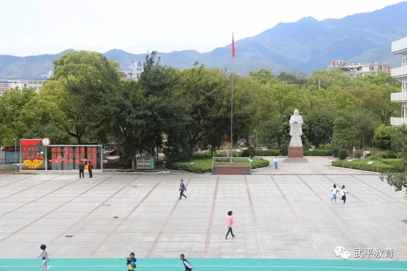 恩平进修附属小学，人才培育的摇篮