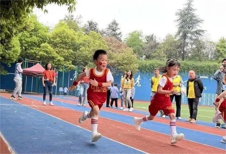 重庆空港附属小学，培育未来的摇篮之地