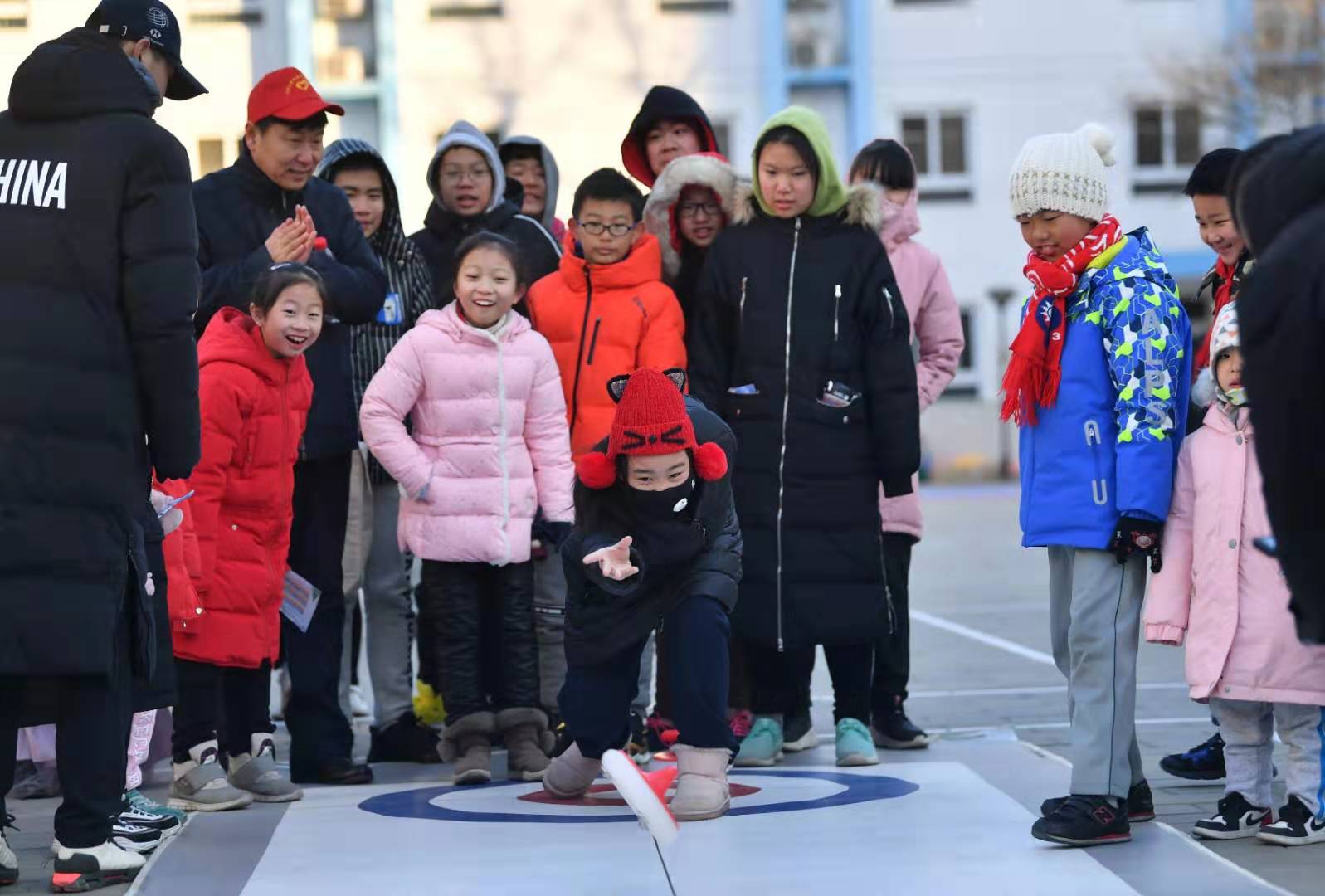 花市附属小学滑冰运动，乐趣与健康共融